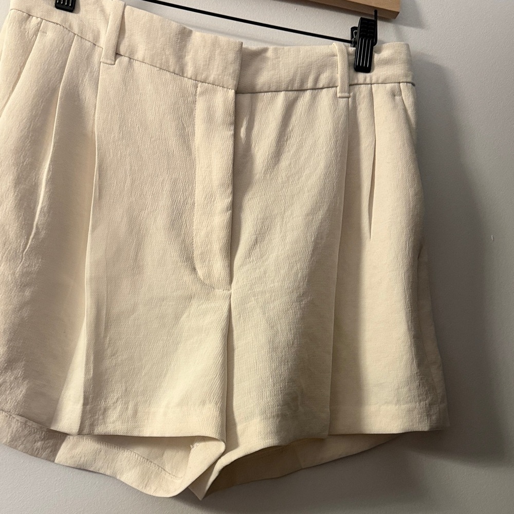 Aritzia effortless short